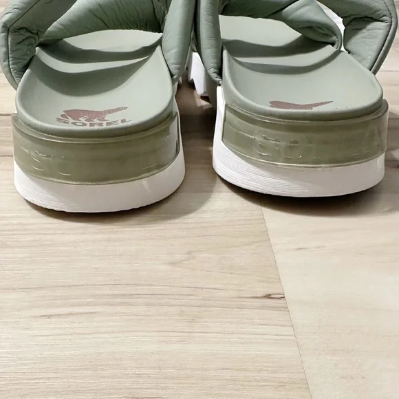 SOREL Viibe™ Twist Slide Sandal in Safari Green Stone Size 12